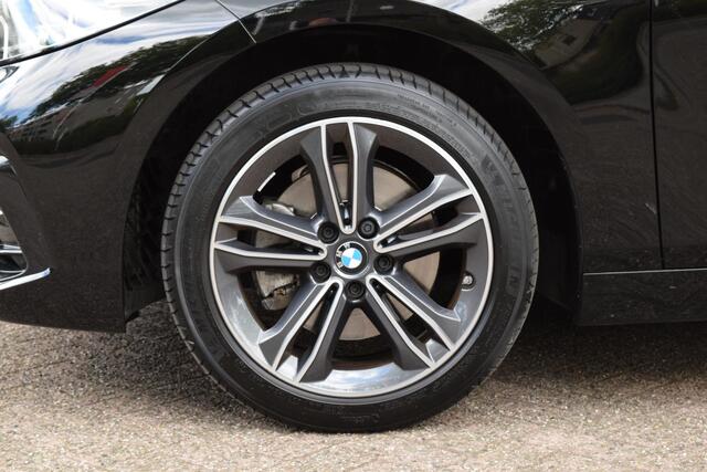 BMW 1-SERIE 116i|Orig.NL|17"|Sportstoel|Led|Digitaal|Carplay|