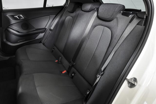 BMW 1-SERIE 118i 140 PK Corporate High Executive | Cruise | PDC | NAV+ Apple Car Play | EEC | LM 19" |