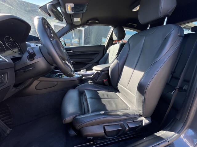 BMW 1-SERIE 118i Edition M Sport Shadow High Exe. / Leder / Navigatie / Parkeerhulp V+A / 18'' / Stoelverwarming / Cruise Control