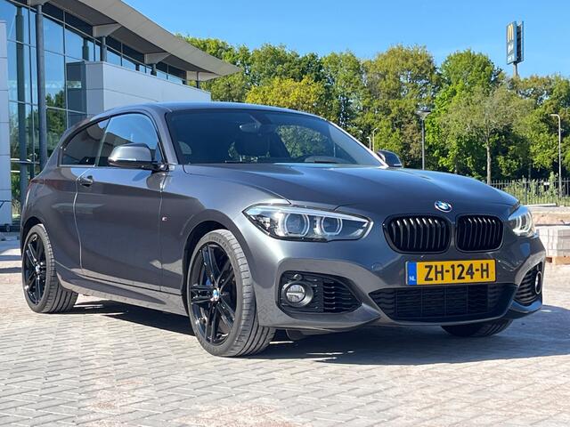 BMW 1-SERIE 118i Edition M Sport Shadow High Exe. / Leder / Navigatie / Parkeerhulp V+A / 18'' / Stoelverwarming / Cruise Control