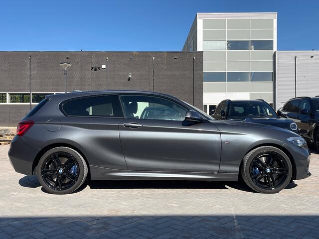 BMW 1-SERIE 118i Edition M Sport Shadow High Exe. / Leder / Navigatie / Parkeerhulp V+A / 18'' / Stoelverwarming / Cruise Control