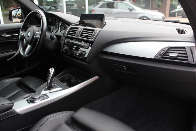 BMW 1-SERIE 118i Edition M Sport Shadow High Exe. / Leder / Navigatie / Parkeerhulp V+A / 18'' / Stoelverwarming / Cruise Control
