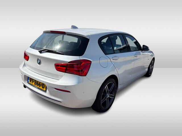BMW 1-SERIE 118i Corporate Lease High Exe. / Camera / Leder / Navigatie / 17'' / Keyless / Stuurverwarming / Stoelverwarming / Cruise Control
