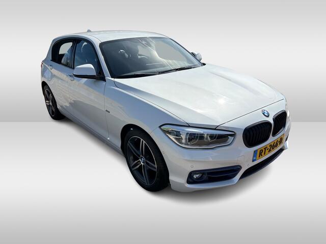 BMW 1-SERIE 118i Corporate Lease High Exe. / Camera / Leder / Navigatie / 17'' / Keyless / Stuurverwarming / Stoelverwarming / Cruise Control