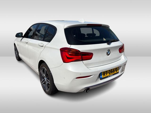 BMW 1-SERIE 118i Corporate Lease High Exe. / Camera / Leder / Navigatie / 17'' / Keyless / Stuurverwarming / Stoelverwarming / Cruise Control