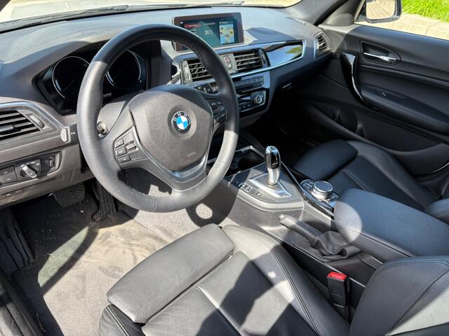 BMW 1-SERIE 118i Corporate Lease High Exe. / Camera / Leder / Navigatie / 17'' / Keyless / Stuurverwarming / Stoelverwarming / Cruise Control