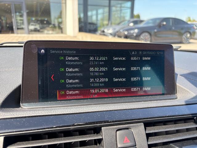 BMW 1-SERIE 118i Corporate Lease High Exe. / Camera / Leder / Navigatie / 17'' / Keyless / Stuurverwarming / Stoelverwarming / Cruise Control