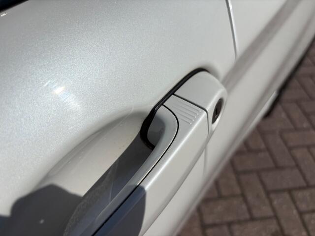 BMW 1-SERIE 118i Corporate Lease High Exe. / Camera / Leder / Navigatie / 17'' / Keyless / Stuurverwarming / Stoelverwarming / Cruise Control