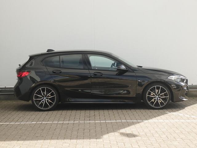 BMW 1-SERIE 118i Business Edition 136 PK | M Sport | Stuur & Stoelverwarming | Virtual Cockpit | 19"LMV | LED