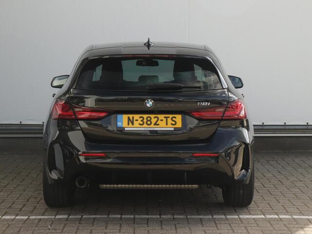 BMW 1-SERIE 118i Business Edition 136 PK | M Sport | Stuur & Stoelverwarming | Virtual Cockpit | 19"LMV | LED