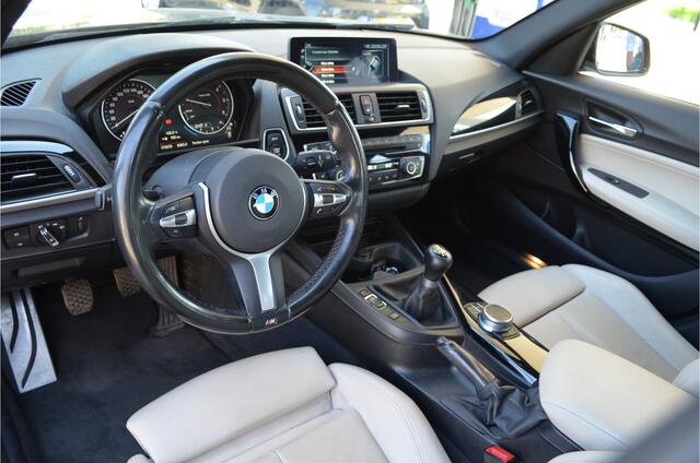 BMW 1-SERIE 118d M-Sport High Executive NL auto | Leer | Groot navi | Stoelverwarming | Trekhaak afneembaar | LED koplampen