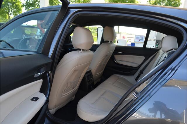 BMW 1-SERIE 118d M-Sport High Executive NL auto | Leer | Groot navi | Stoelverwarming | Trekhaak afneembaar | LED koplampen