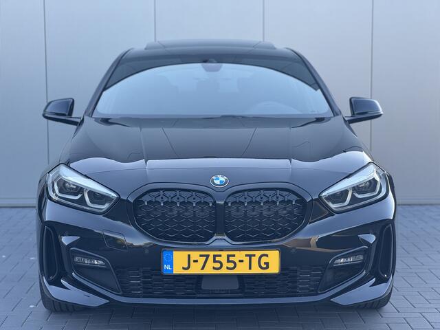 BMW 1-SERIE 118i M Sport Shadow High Executive | Panorama | 18" | M Seats | Camera