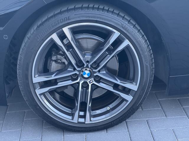 BMW 1-SERIE 118i M Sport Shadow High Executive | Panorama | 18" | M Seats | Camera