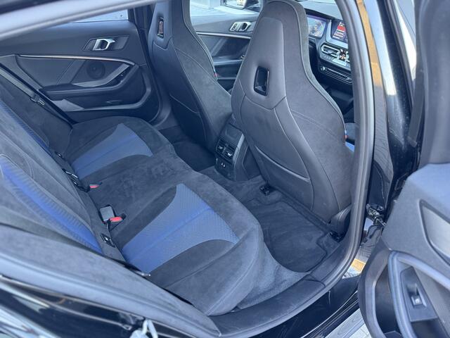 BMW 1-SERIE 118i M Sport Shadow High Executive | Panorama | 18" | M Seats | Camera