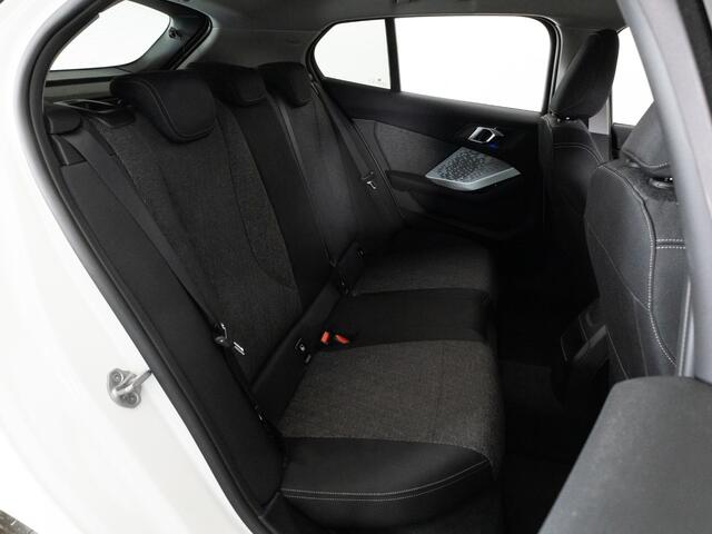 BMW 1-SERIE 120 140 PK | LED | Navigatie | Achteruitrijcamera | Side Assist |