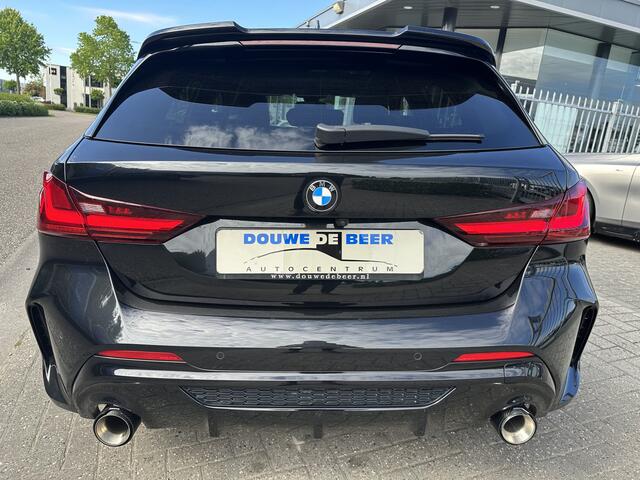 BMW 1-SERIE M135i xDrive Pano-Dak | Adapt. Cruise | M-Performance | Cobra verlaagd