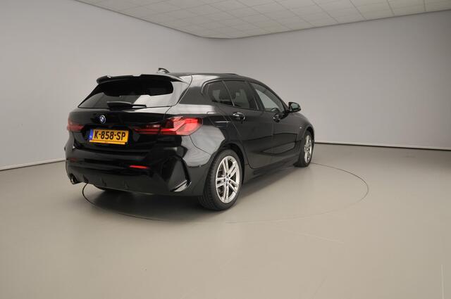 BMW 1-SERIE 5 Deurs 118i | M-Sportpakket | LED | Navigatie | Schuifdak | Sportstoelen | DAB | Hifi speakers | Alu 17 inch