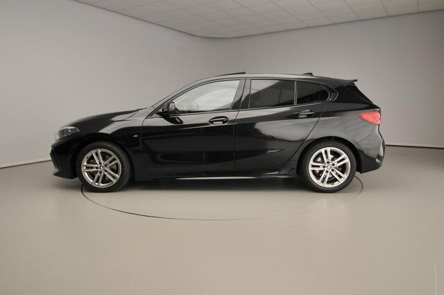 BMW 1-SERIE 5 Deurs 118i | M-Sportpakket | LED | Navigatie | Schuifdak | Sportstoelen | DAB | Hifi speakers | Alu 17 inch