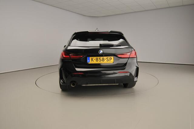 BMW 1-SERIE 5 Deurs 118i | M-Sportpakket | LED | Navigatie | Schuifdak | Sportstoelen | DAB | Hifi speakers | Alu 17 inch