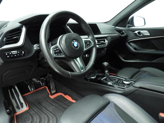 BMW 1-SERIE 5 Deurs 118i | M-Sportpakket | LED | Navigatie | Schuifdak | Sportstoelen | DAB | Hifi speakers | Alu 17 inch