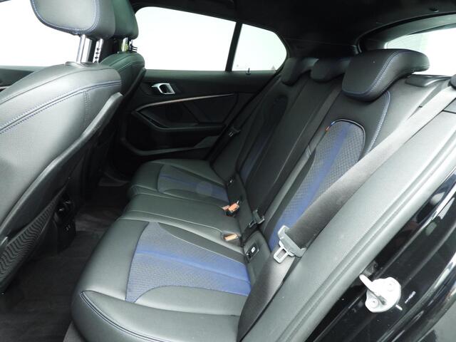 BMW 1-SERIE 5 Deurs 118i | M-Sportpakket | LED | Navigatie | Schuifdak | Sportstoelen | DAB | Hifi speakers | Alu 17 inch