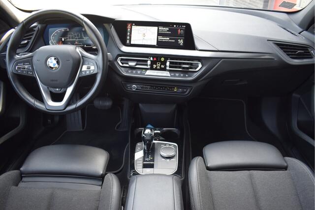 BMW 1-SERIE 118i Business Edition Virtual cockpit, Afn. Trekhaak, Cruise, Carplay, PDC, NAP