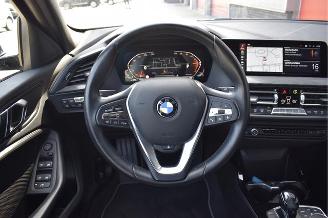BMW 1-SERIE 118i Business Edition Virtual cockpit, Afn. Trekhaak, Cruise, Carplay, PDC, NAP
