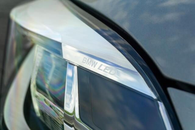 BMW 1-SERIE 5-deurs 118i High Executive Model M Sport / Getinte ramen / Elektrisch verwarmde voorstoelen / M Achterspoiler / Hifi systeem