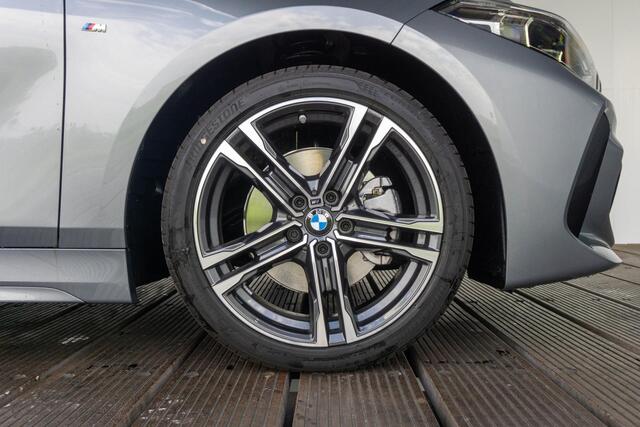 BMW 1-SERIE 5-deurs 118i High Executive Model M Sport / Getinte ramen / Elektrisch verwarmde voorstoelen / M Achterspoiler / Hifi systeem