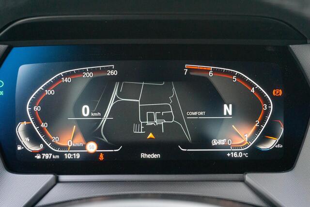 BMW 1-SERIE 5-deurs 118i High Executive Model M Sport / Getinte ramen / Elektrisch verwarmde voorstoelen / M Achterspoiler / Hifi systeem