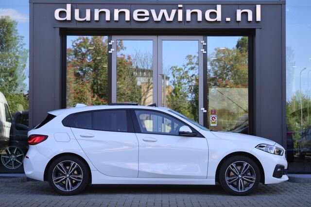 BMW 1-SERIE 116D AUTOMAAT*LED*PANO*TREKHAAK*BTW