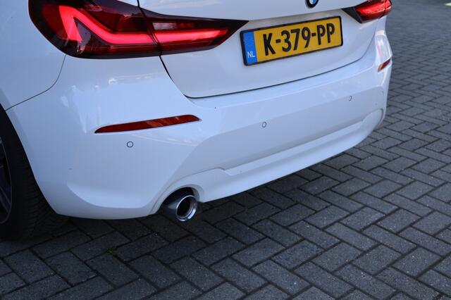BMW 1-SERIE 116D AUTOMAAT*LED*PANO*TREKHAAK*BTW