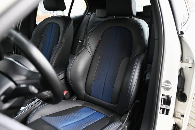 BMW 1-SERIE 118i Executive M Sport / BMW M 50 Jahre uitvoering / Sportstoelen / LED / M Sportonderstel / HiFi / Parking Assistant / Live Cockpit Professional