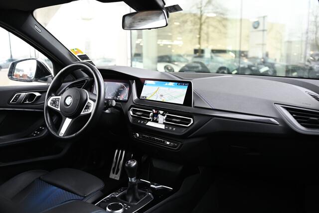 BMW 1-SERIE 118i Executive M Sport / BMW M 50 Jahre uitvoering / Sportstoelen / LED / M Sportonderstel / HiFi / Parking Assistant / Live Cockpit Professional