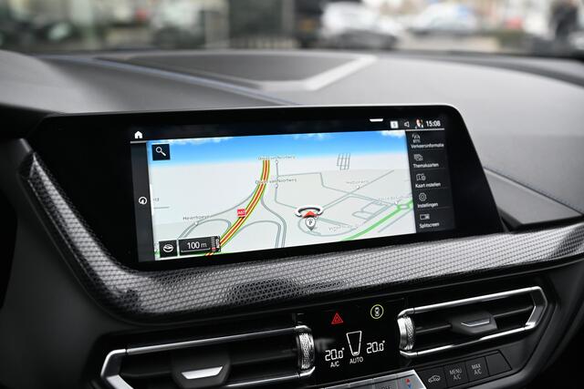 BMW 1-SERIE 118i Executive M Sport / BMW M 50 Jahre uitvoering / Sportstoelen / LED / M Sportonderstel / HiFi / Parking Assistant / Live Cockpit Professional