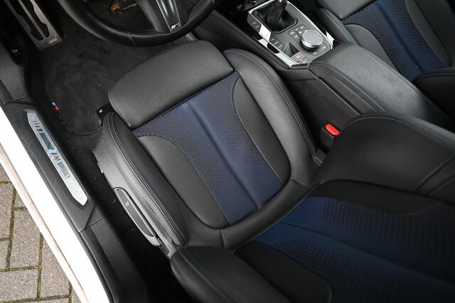 BMW 1-SERIE 118i Executive M Sport / BMW M 50 Jahre uitvoering / Sportstoelen / LED / M Sportonderstel / HiFi / Parking Assistant / Live Cockpit Professional