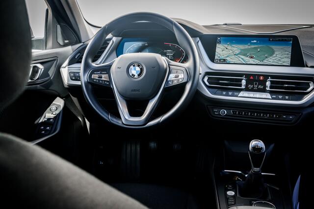BMW 1-SERIE 116i Nw Model Edition I 18 inch. M-Sport LMV I 1e Eigenaar I Full Map Navigatie