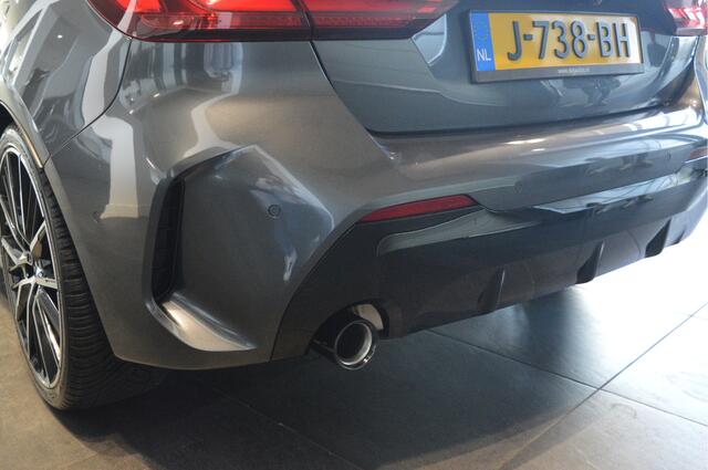 BMW 1-SERIE 118i M-Sport navi leer pano camera cruise 19 inch 140 pk !!
