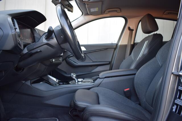 BMW 1-SERIE 118i Automaat High Executive Edition Sport LED | Virtual | Sportstoelen | Carplay | Half Leder | 19 Inch LMV
