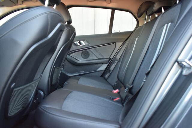 BMW 1-SERIE 118i Automaat High Executive Edition Sport LED | Virtual | Sportstoelen | Carplay | Half Leder | 19 Inch LMV