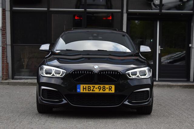 BMW 1-SERIE M140i xDrive High Executive Pano Camera H/K Leder Elekstoel