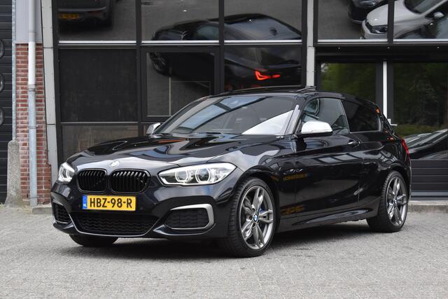 BMW 1-SERIE M140i xDrive High Executive Pano Camera H/K Leder Elekstoel