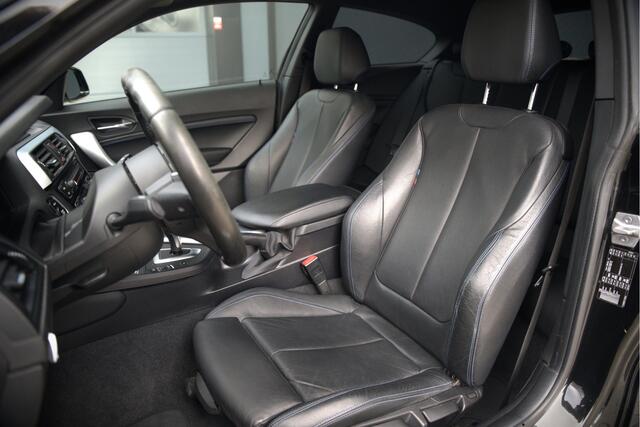 BMW 1-SERIE 118i High Executive M Sport | Stoelverwarming | Navigatie | Cruise Control | Keyless | LCI2 | Parkeersensoren | DAB | Shadow Line | M Sport Remmen | HIFI | LED