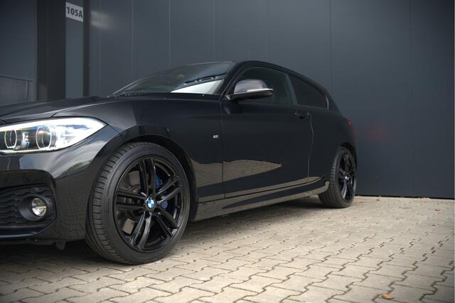 BMW 1-SERIE 118i High Executive M Sport | Stoelverwarming | Navigatie | Cruise Control | Keyless | LCI2 | Parkeersensoren | DAB | Shadow Line | M Sport Remmen | HIFI | LED
