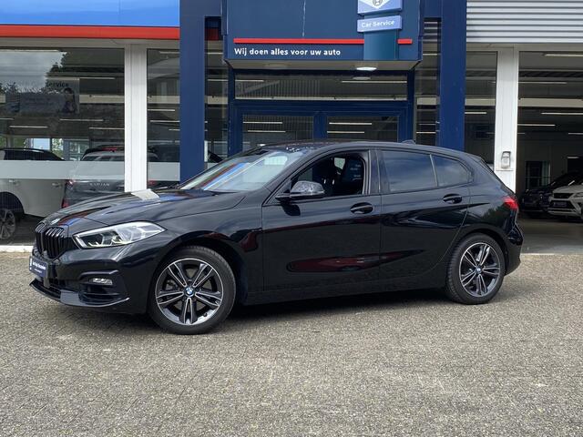 BMW 1-SERIE 118i Executive Edition / NL-Auto / Dealer-Onderhouden / Cruise-Control / Climate-Control / Apple-Carplay & Android-Auto / Afneembare-Trekhaak / Sportstuur & Sportstoelen / DAB Radio-Bluetooth / Navi / LED / PDC V+A met Camera / 17'' LMV / ENZ.