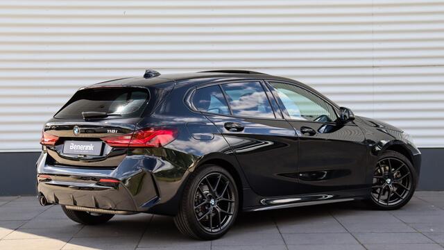 BMW 1-SERIE 118i M-Sport | Harman/Kardon | Panoramadak | Shadow-Line | Live Cockpit Professional