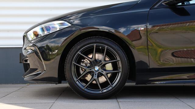 BMW 1-SERIE 118i M-Sport | Harman/Kardon | Panoramadak | Shadow-Line | Live Cockpit Professional