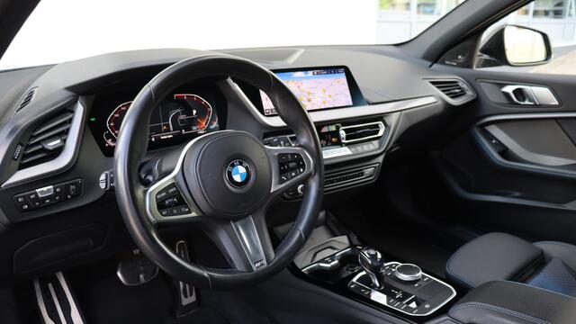BMW 1-SERIE 118i M-Sport | Harman/Kardon | Panoramadak | Shadow-Line | Live Cockpit Professional
