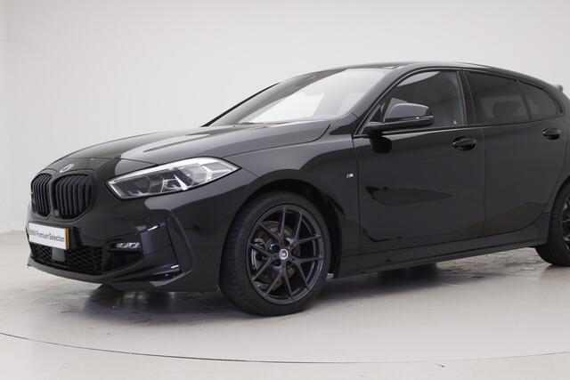 BMW 1-SERIE 118i M-sport | Panoramadak | M-Sport Stoelen | 18" | Shadow Line